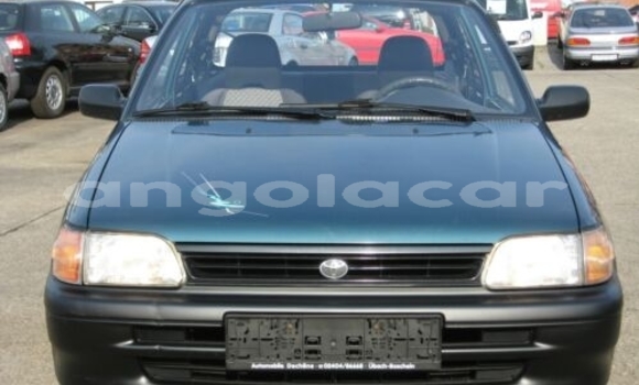 Buy Used Toyota Starlet Green Car in Luanda in Luanda Province