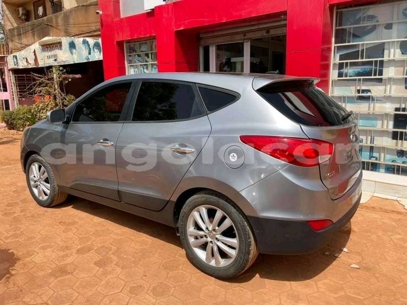 Big with watermark kia sportage huambo caala 14037