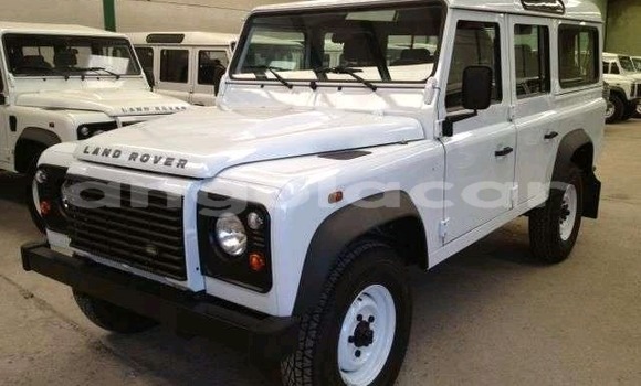 Buy Used Land Rover Defender White Car in Luanda in Luanda Province Buy Used Land Rover Defender White Car in Luanda in Luanda Province