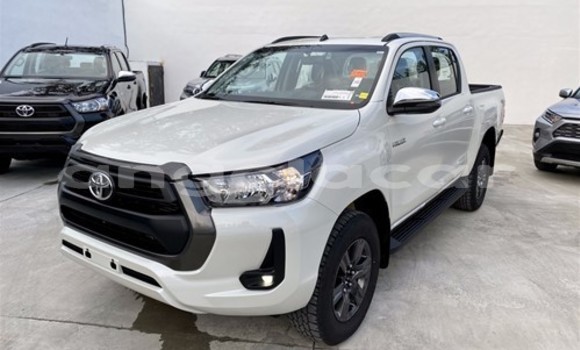 Comprar Novo Toyota Hilux Branco Carro em Luena em Moxico
