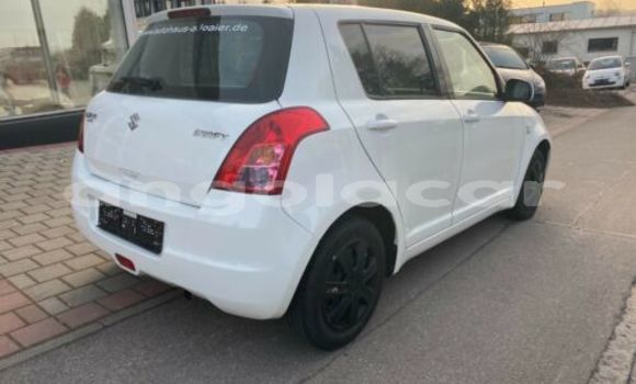Acheter Occasion Voiture Suzuki Swift Blanc à Luanda, Province de Luanda Acheter Occasion Voiture Suzuki Swift Blanc à Luanda, Province de Luanda