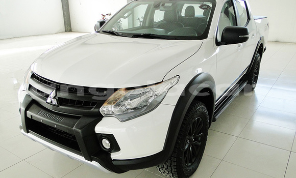 Acheter Occasion Voiture Mitsubishi L200 Blanc à Luanda, Province de Luanda