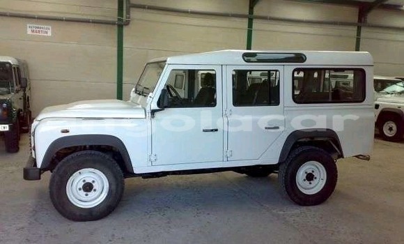 Acheter Occasion Voiture Land Rover Defender Blanc à Luanda, Province de Luanda Acheter Occasion Voiture Land Rover Defender Blanc à Luanda, Province de Luanda