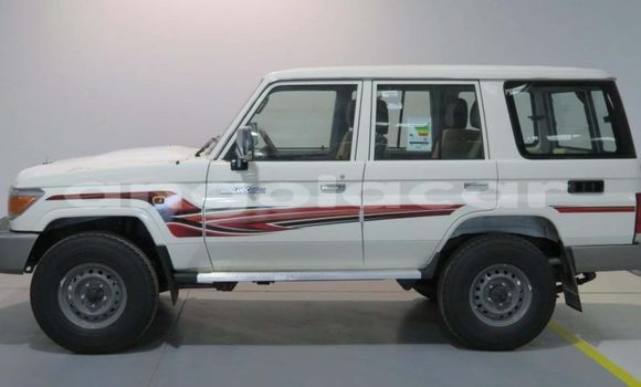 Acheter Occasion Voiture Toyota Land Cruiser Blanc à Luanda, Province de Luanda Acheter Occasion Voiture Toyota Land Cruiser Blanc à Luanda, Province de Luanda