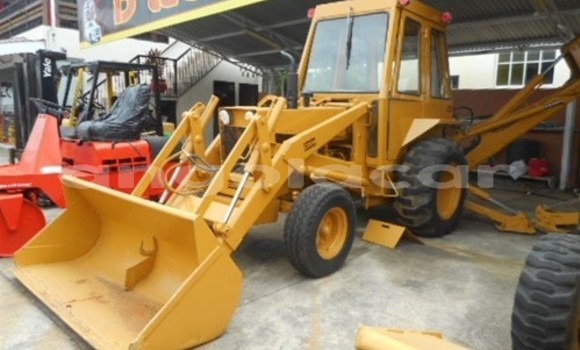 Buy Used Caterpillar 120 Other Truck in Luena in Moxico Buy Used Caterpillar 120 Other Truck in Luena in Moxico