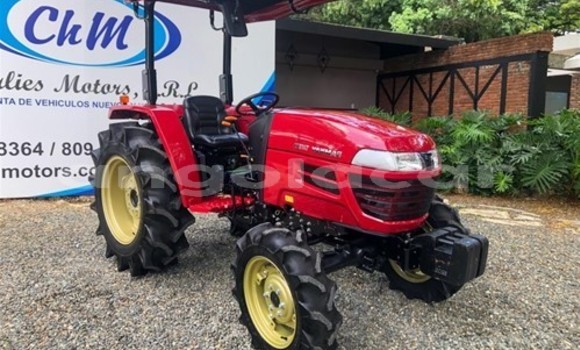 Buy Used Caterpillar 120 Red Truck in Luena in Moxico Buy Used Caterpillar 120 Red Truck in Luena in Moxico