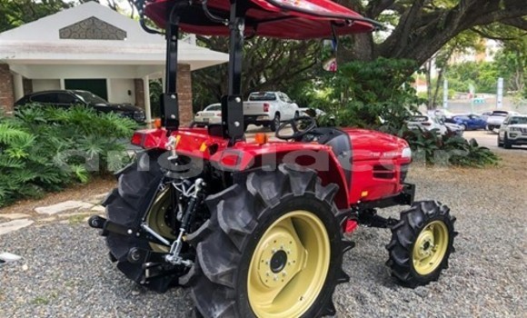 Buy Used Caterpillar 120 Red Truck in Luena in Moxico Buy Used Caterpillar 120 Red Truck in Luena in Moxico