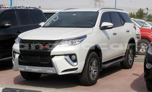 Comprar Importar Toyota Fortuner Branco Carro em Import - Dubai em Bengo Province Comprar Importar Toyota Fortuner Branco Carro em Import - Dubai em Bengo Province