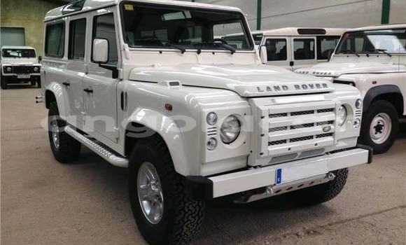 Buy Used Land Rover Defender White Car in Luanda in Luanda Province Buy Used Land Rover Defender White Car in Luanda in Luanda Province