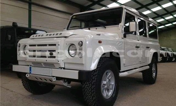 Buy Used Land Rover Defender White Car in Luanda in Luanda Province Buy Used Land Rover Defender White Car in Luanda in Luanda Province