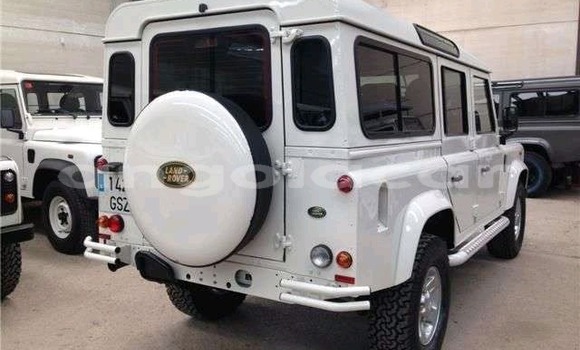 Buy Used Land Rover Defender White Car in Luanda in Luanda Province Buy Used Land Rover Defender White Car in Luanda in Luanda Province