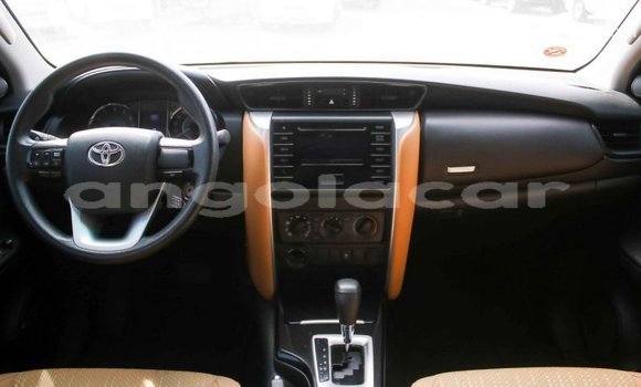 Comprar Importar Toyota Fortuner Branco Carro em Import - Dubai em Bengo Province Comprar Importar Toyota Fortuner Branco Carro em Import - Dubai em Bengo Province
