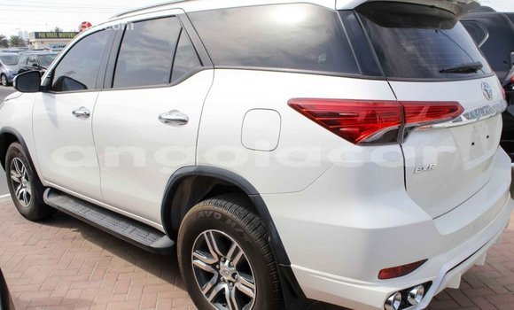 Comprar Importar Toyota Fortuner Branco Carro em Import - Dubai em Bengo Province Comprar Importar Toyota Fortuner Branco Carro em Import - Dubai em Bengo Province