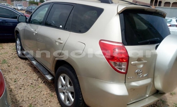 Comprar Usado Toyota RAV4 Outro Carro em Luena em Moxico Comprar Usado Toyota RAV4 Outro Carro em Luena em Moxico