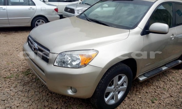 Comprar Usado Toyota RAV4 Outro Carro em Luena em Moxico Comprar Usado Toyota RAV4 Outro Carro em Luena em Moxico
