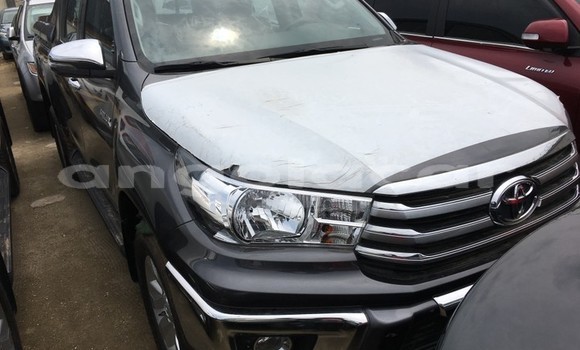 Comprar Usado Toyota Hilux Outro Carro em N'zeto em Zaire