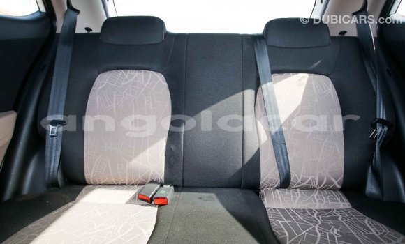 Comprar Importar Hyundai i10 Branco Carro em Import - Dubai em Bengo Province Comprar Importar Hyundai i10 Branco Carro em Import - Dubai em Bengo Province