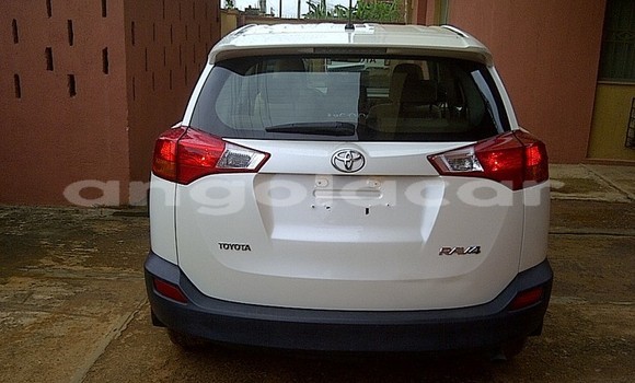Acheter Occasion Voiture Toyota RAV4 Blanc à N'zeto, Zaïre Acheter Occasion Voiture Toyota RAV4 Blanc à N'zeto, Zaïre