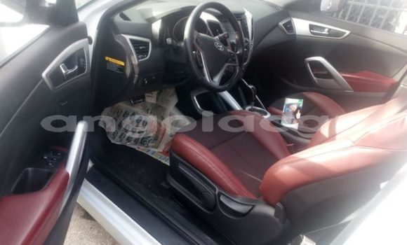 Comprar Usado Hyundai Veloster Branco Carro em N'zeto em Zaire Comprar Usado Hyundai Veloster Branco Carro em N'zeto em Zaire