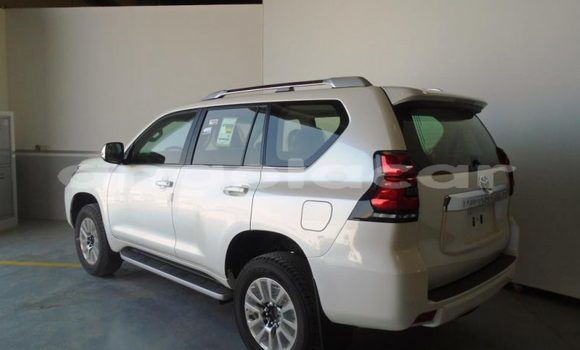 Comprar Usado Toyota Prado Branco Carro em Luena em Moxico Comprar Usado Toyota Prado Branco Carro em Luena em Moxico