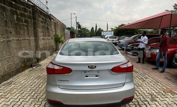 Comprar Usado Kia Cerato Outro Carro em N'zeto em Zaire Comprar Usado Kia Cerato Outro Carro em N'zeto em Zaire