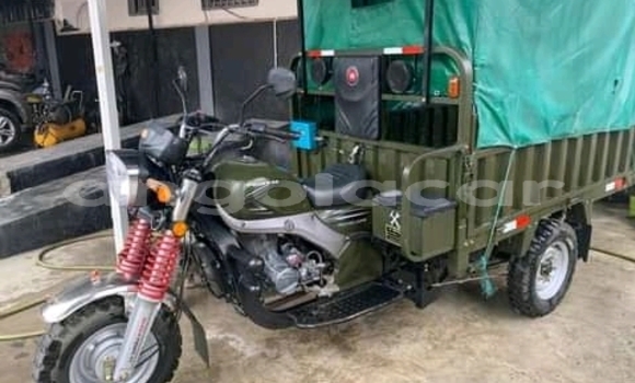 Comprar Usado Kawasaki ZZR Verde Moto em Caxito em Bengo Comprar Usado Kawasaki ZZR Verde Moto em Caxito em Bengo