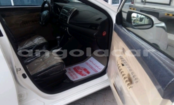 Comprar Usado Toyota Yaris Branco Carro em Luanda em Luanda Province Comprar Usado Toyota Yaris Branco Carro em Luanda em Luanda Province