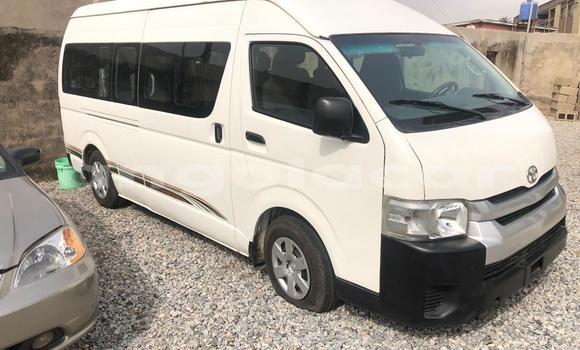 Comprar Usado Toyota Hiace Branco Carro em N'zeto em Zaire Comprar Usado Toyota Hiace Branco Carro em N'zeto em Zaire