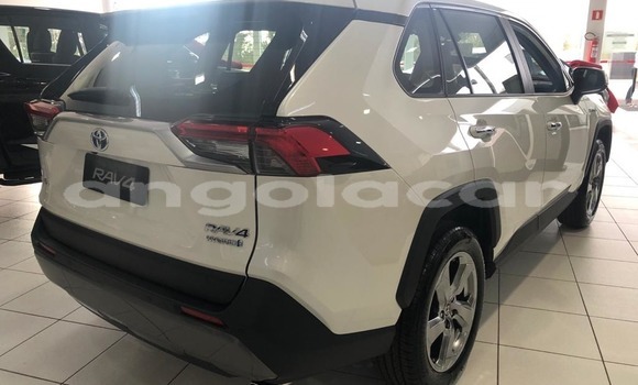 Comprar Usado Toyota RAV4 Branco Carro em Namibe em Namibe Province Comprar Usado Toyota RAV4 Branco Carro em Namibe em Namibe Province