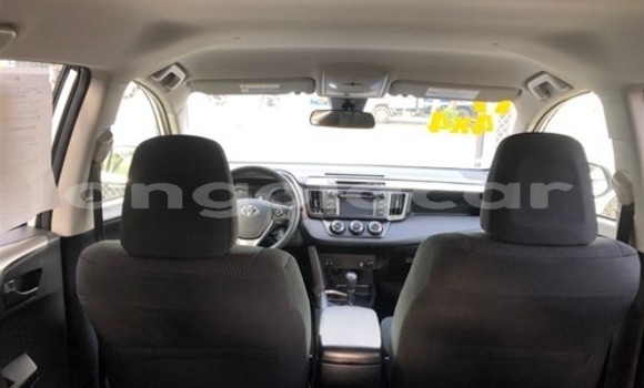 Comprar Usado Toyota RAV4 Branco Carro em Lobito em Benguela Comprar Usado Toyota RAV4 Branco Carro em Lobito em Benguela