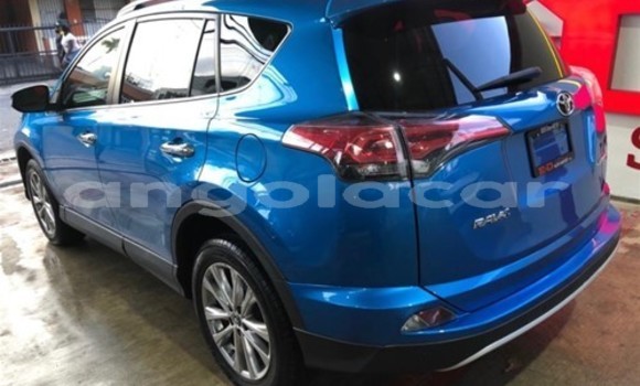 Comprar Usado Toyota RAV4 Azul Carro em Luena em Moxico Comprar Usado Toyota RAV4 Azul Carro em Luena em Moxico