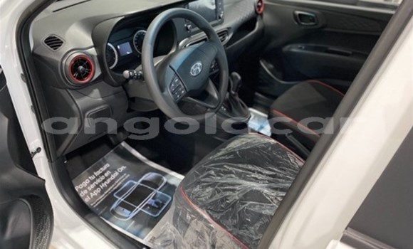 Buy New Hyundai i20 White Car in Soyo in Zaire Buy New Hyundai i20 White Car in Soyo in Zaire
