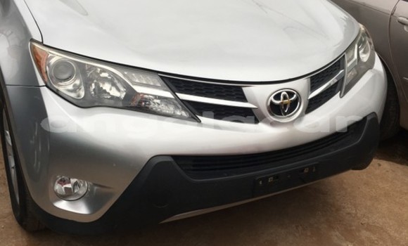 Comprar Usado Toyota RAV4 Outro Carro em N'zeto em Zaire