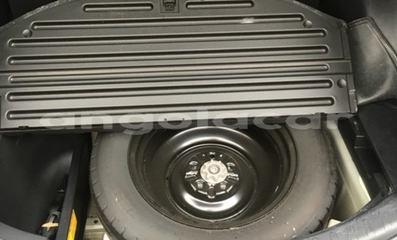 Comprar Usado Toyota RAV4 Outro Carro em N'zeto em Zaire Comprar Usado Toyota RAV4 Outro Carro em N'zeto em Zaire