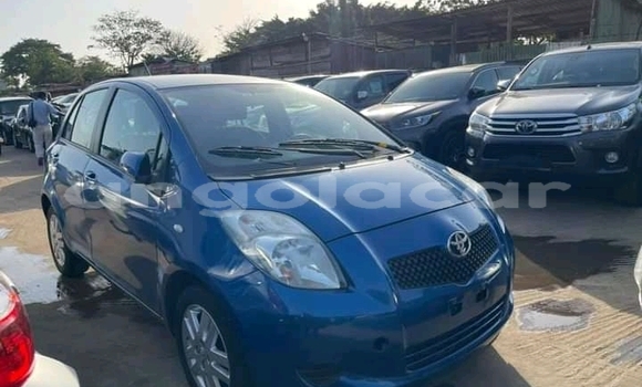 Comprar Usado Toyota Yaris Azul Carro em N'zeto em Zaire