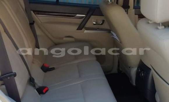 Comprar Usado Mitsubishi Pajero Branco Carro em N'zeto em Zaire Comprar Usado Mitsubishi Pajero Branco Carro em N'zeto em Zaire