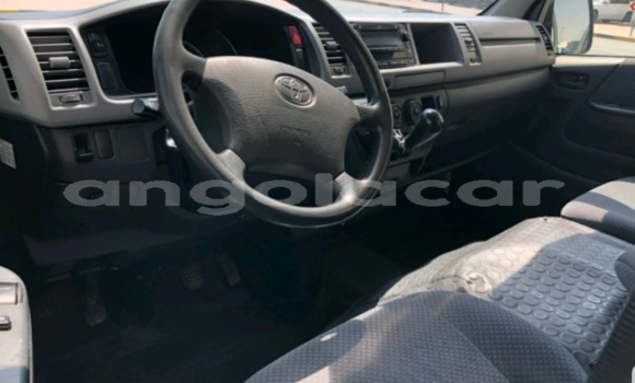 Buy Used Toyota Hiace White Car in Luanda in Luanda Province Buy Used Toyota Hiace White Car in Luanda in Luanda Province