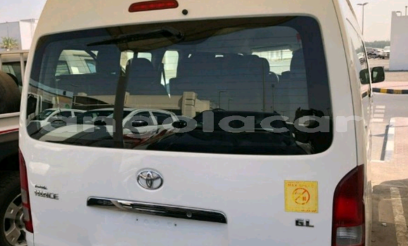 Buy Used Toyota Hiace White Car in Luanda in Luanda Province Buy Used Toyota Hiace White Car in Luanda in Luanda Province
