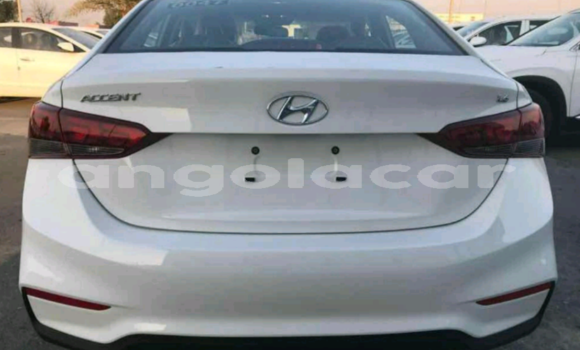 Buy Used Hyundai Accent White Car in Luanda in Luanda Province Buy Used Hyundai Accent White Car in Luanda in Luanda Province