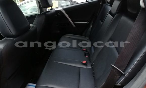 Acheter Occasion Voiture Toyota RAV4 Rouge à Luanda, Province de Luanda Acheter Occasion Voiture Toyota RAV4 Rouge à Luanda, Province de Luanda