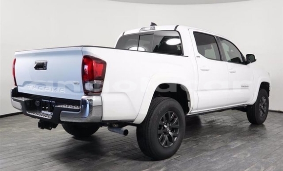 Buy Used Toyota Tacoma White Car in Namibe in Namibe Province Buy Used Toyota Tacoma White Car in Namibe in Namibe Province