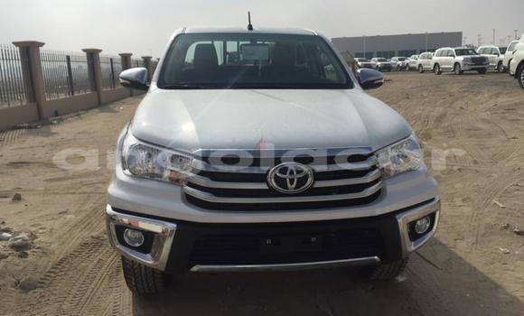 Comprar Usado Toyota Hilux Branco Carro em Luena em Moxico