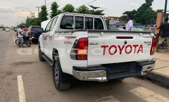 Comprar Usado Toyota Hilux Branco Carro em Luena em Moxico Comprar Usado Toyota Hilux Branco Carro em Luena em Moxico