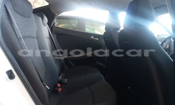 Acheter Occasion Voiture Hyundai Accent Blanc à Luanda, Province de Luanda Acheter Occasion Voiture Hyundai Accent Blanc à Luanda, Province de Luanda