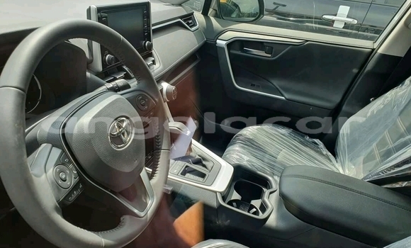 Comprar Usado Toyota RAV4 Branco Carro em Malanje em Malanje Province Comprar Usado Toyota RAV4 Branco Carro em Malanje em Malanje Province