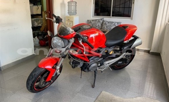Comprar Usado Ducati Monster Vermelho Moto em Luanda em Luanda Province