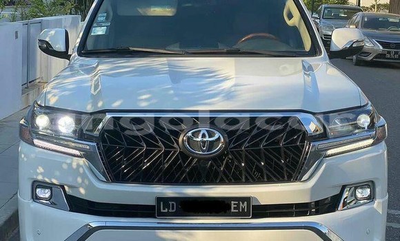Buy Used Toyota Land Cruiser White Car in Luanda in Luanda Province