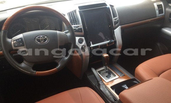 Comprar Usado Toyota Land Cruiser Prata Carro em Luena em Moxico Comprar Usado Toyota Land Cruiser Prata Carro em Luena em Moxico