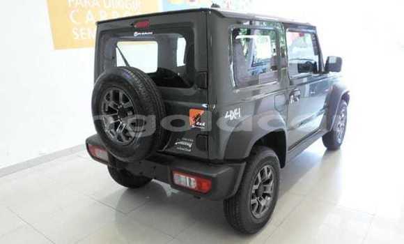 Comprar Usado Suzuki Jimny Verde Carro em Luena em Moxico Comprar Usado Suzuki Jimny Verde Carro em Luena em Moxico