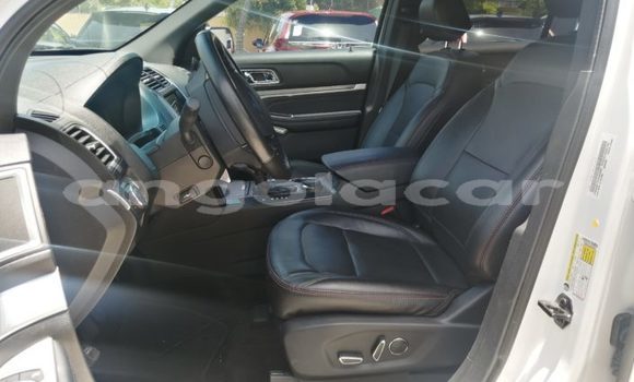 Acheter Occasion Voiture Ford Explorer Blanc à Ondjiva, Province de Cunene Acheter Occasion Voiture Ford Explorer Blanc à Ondjiva, Province de Cunene